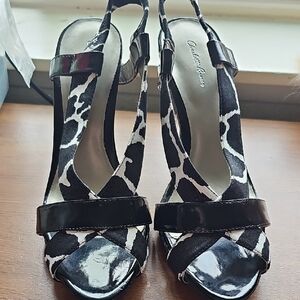 NIB Charlotte Russe Black and White Giraffe Animal Print Slingback Heels Sz 9
